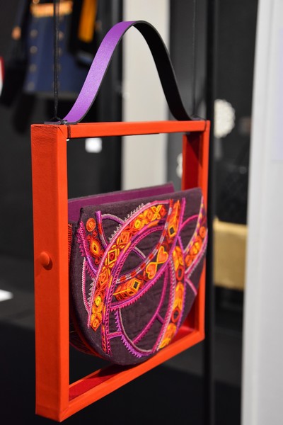Porté main Broderie Glazig Karine Dorval